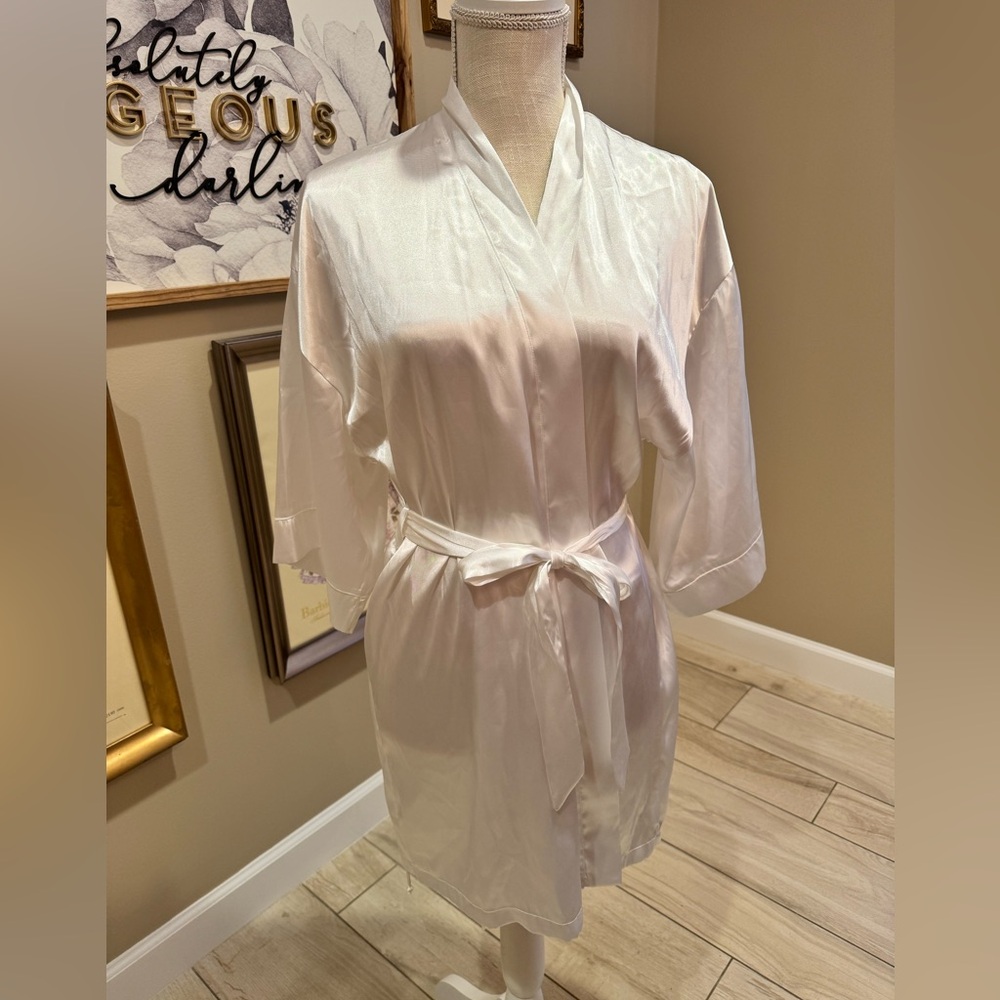 BRIDE White Silky Embroidered Robe - Picture 3 of 6